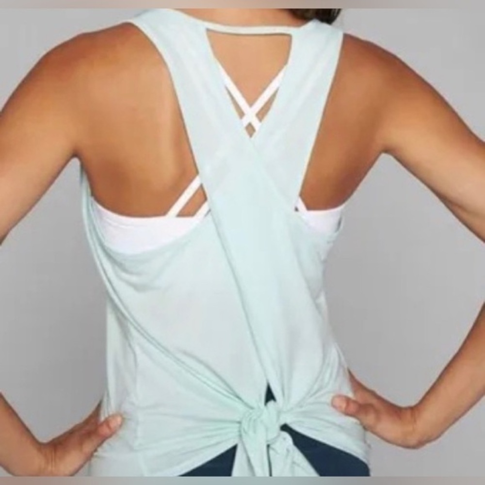 NWT Athleta Essence Tie Back Tank size Large in Mint Green